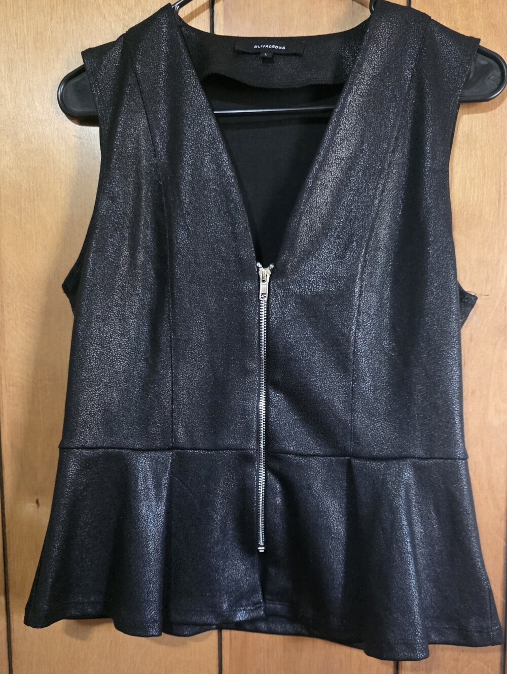 Olivaceous Shimmery Black V-Neck Zip Top- Size Large